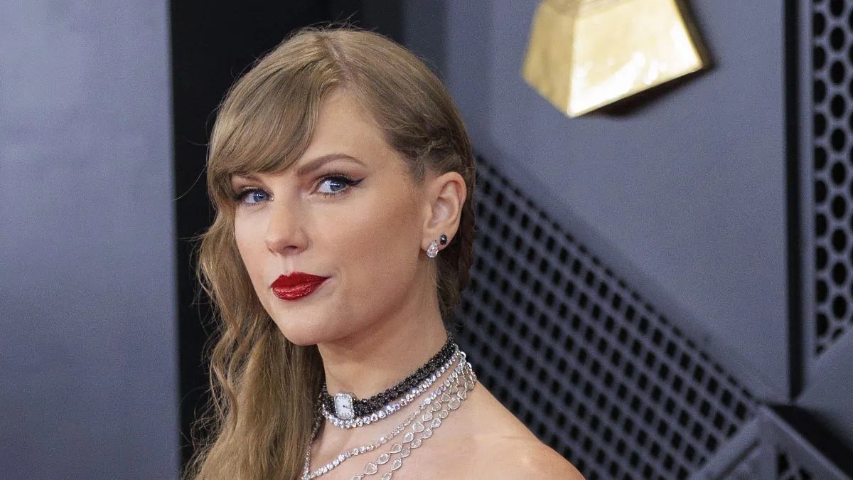 Taylor Swift hace historia en los Grammy con su cuarto galardón por el