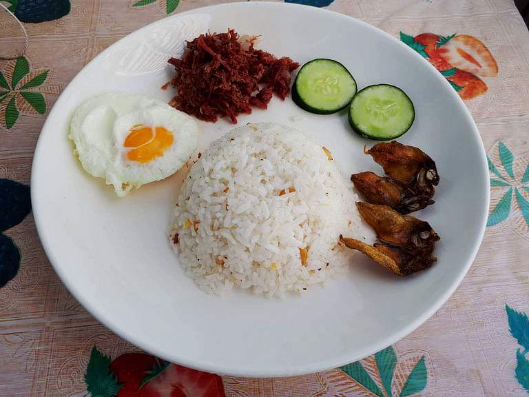 Cornsilog Recipe (Corned Beef, Garlic Rice & Egg) The Odehlicious