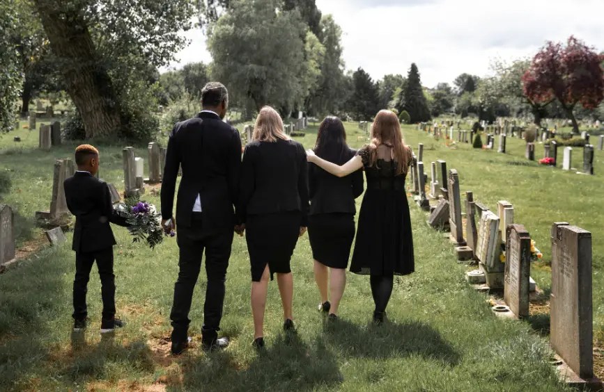 During the Funeral, a Man Jumped Onto the Coffin and Began Singing