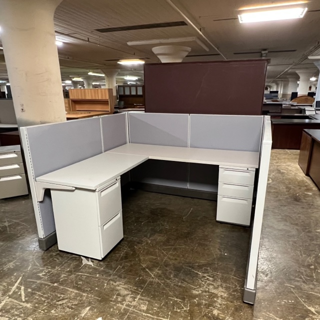 Herman Miller AO2 Workstation (5 1/2′ x 6′ x 52″) Office Furniture