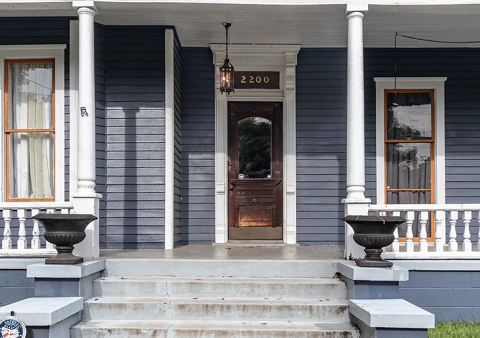 Sold. Great front door and jib windows! Circa 1920 in 169,900