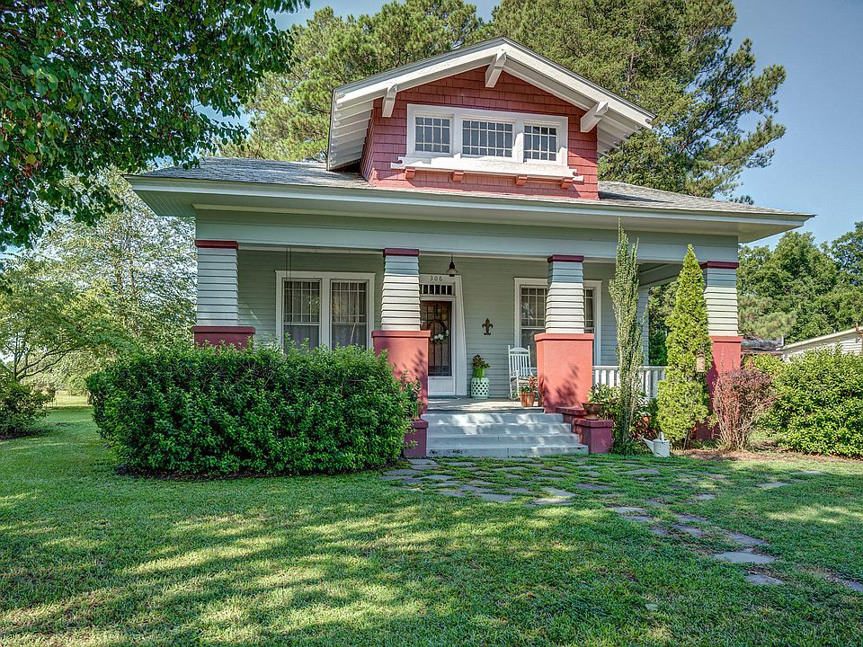Great price!! The Ed Campbell House, Circa 1917. Over 1/2 acre in North