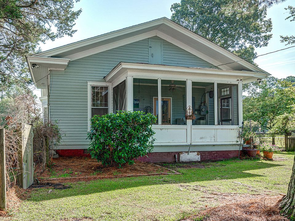Great price!! The Ed Campbell House, Circa 1917. Over 1/2 acre in North