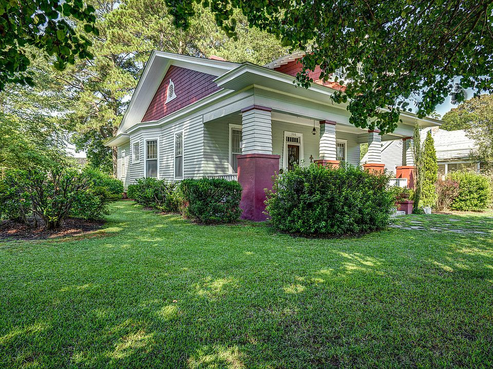 Great price!! The Ed Campbell House, Circa 1917. Over 1/2 acre in North