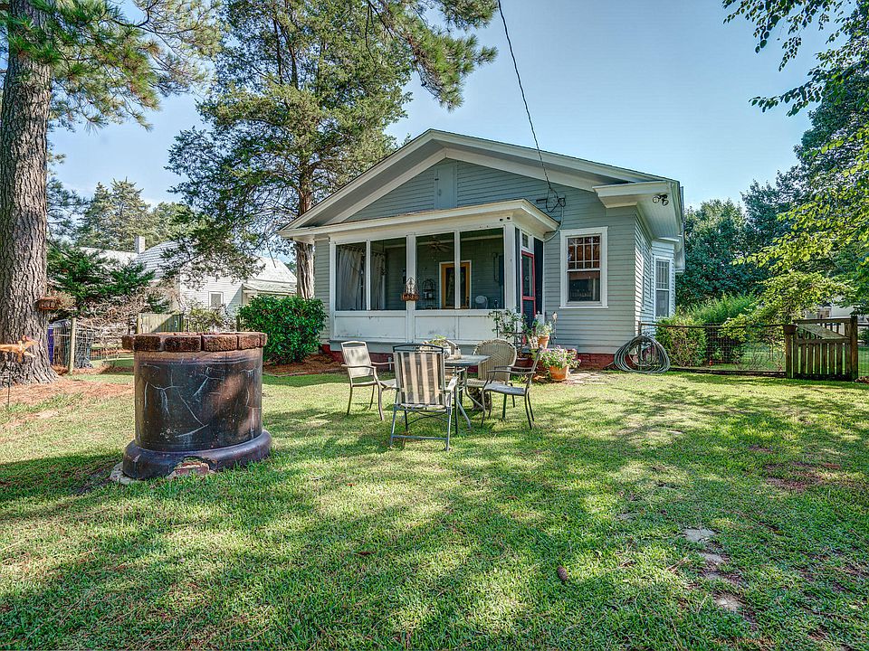 Great price!! The Ed Campbell House, Circa 1917. Over 1/2 acre in North