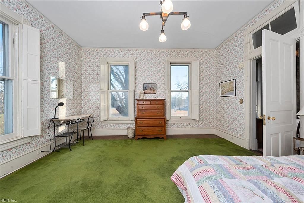 Purnell Fleetwood House, Circa 1880. On six acres in Virginia. 299,900