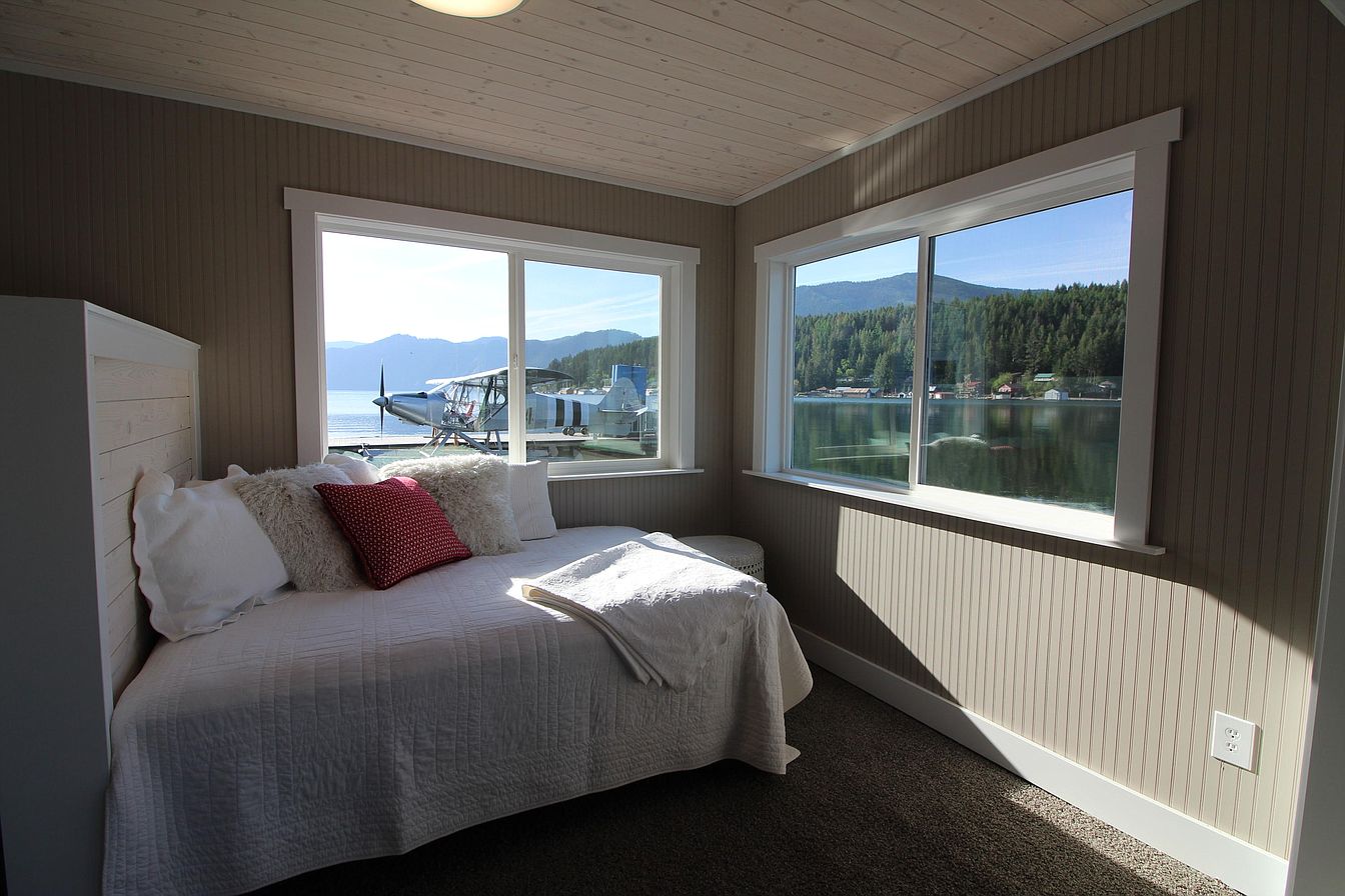 Now that's waterfront! Float home, Circa 1940 in Bayview, Idaho