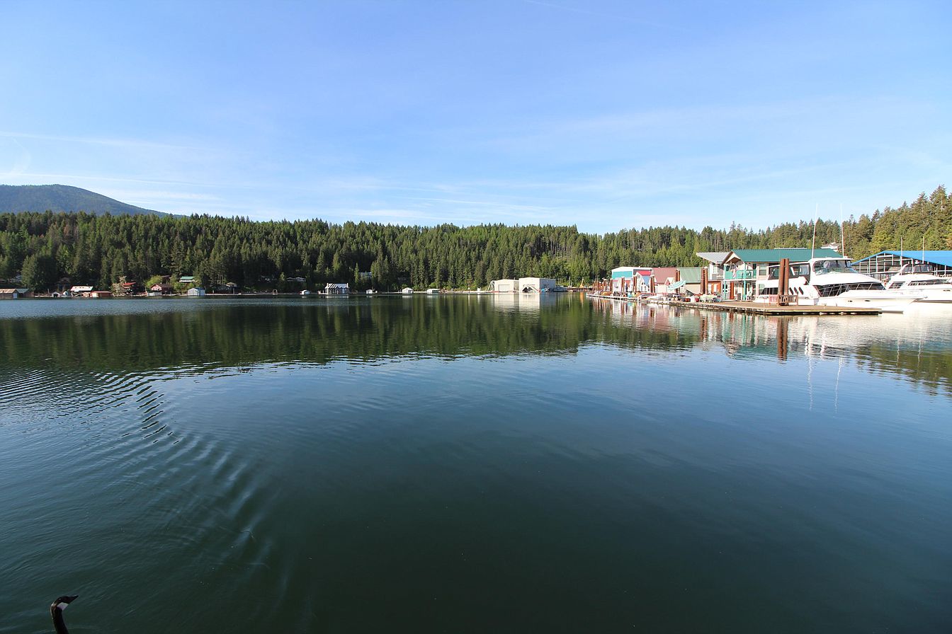 Now that's waterfront! Float home, Circa 1940 in Bayview, Idaho