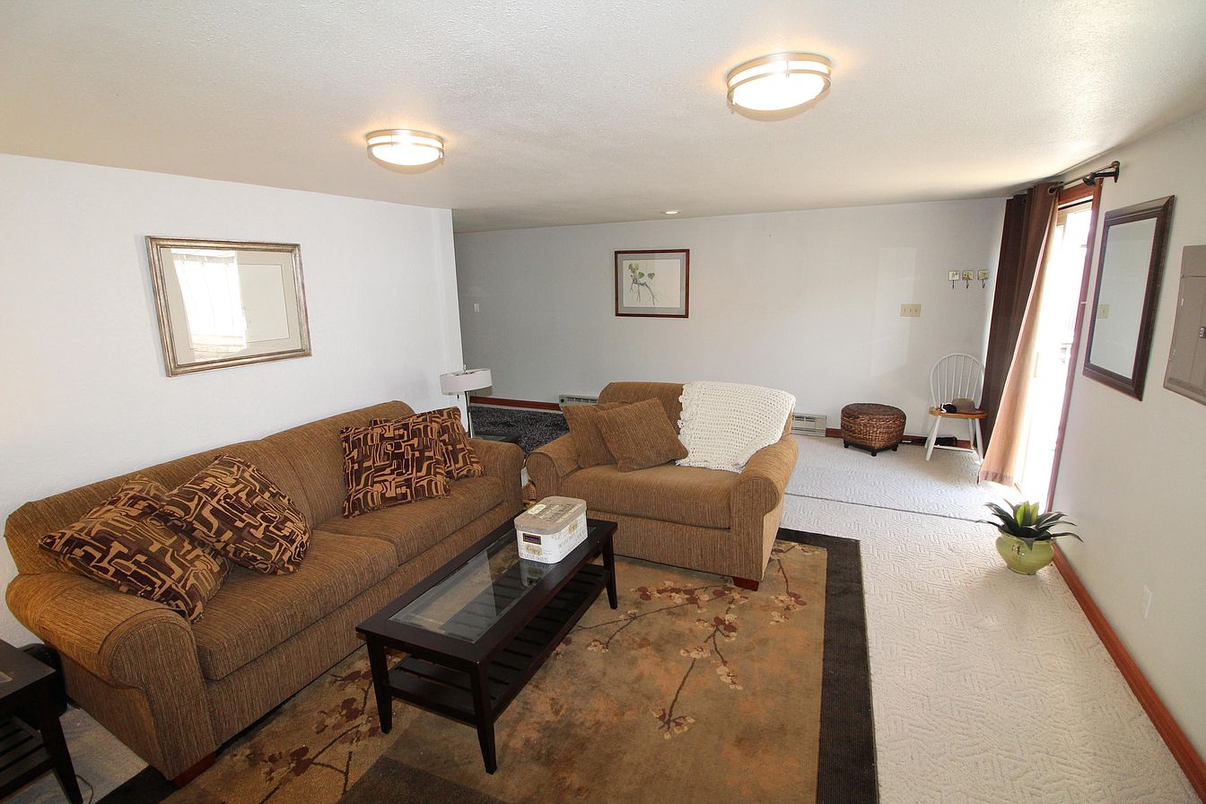 Now that's waterfront! Float home, Circa 1940 in Bayview, Idaho