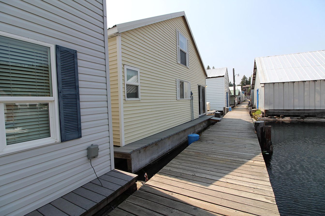 Now that's waterfront! Float home, Circa 1940 in Bayview, Idaho