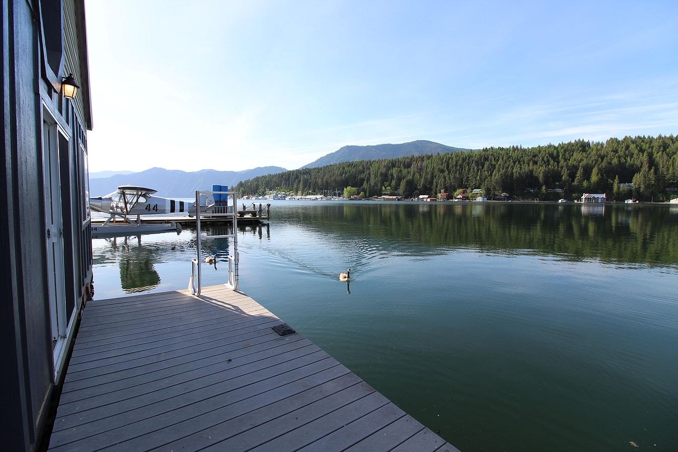 Now that's waterfront! Float home, Circa 1940 in Bayview, Idaho