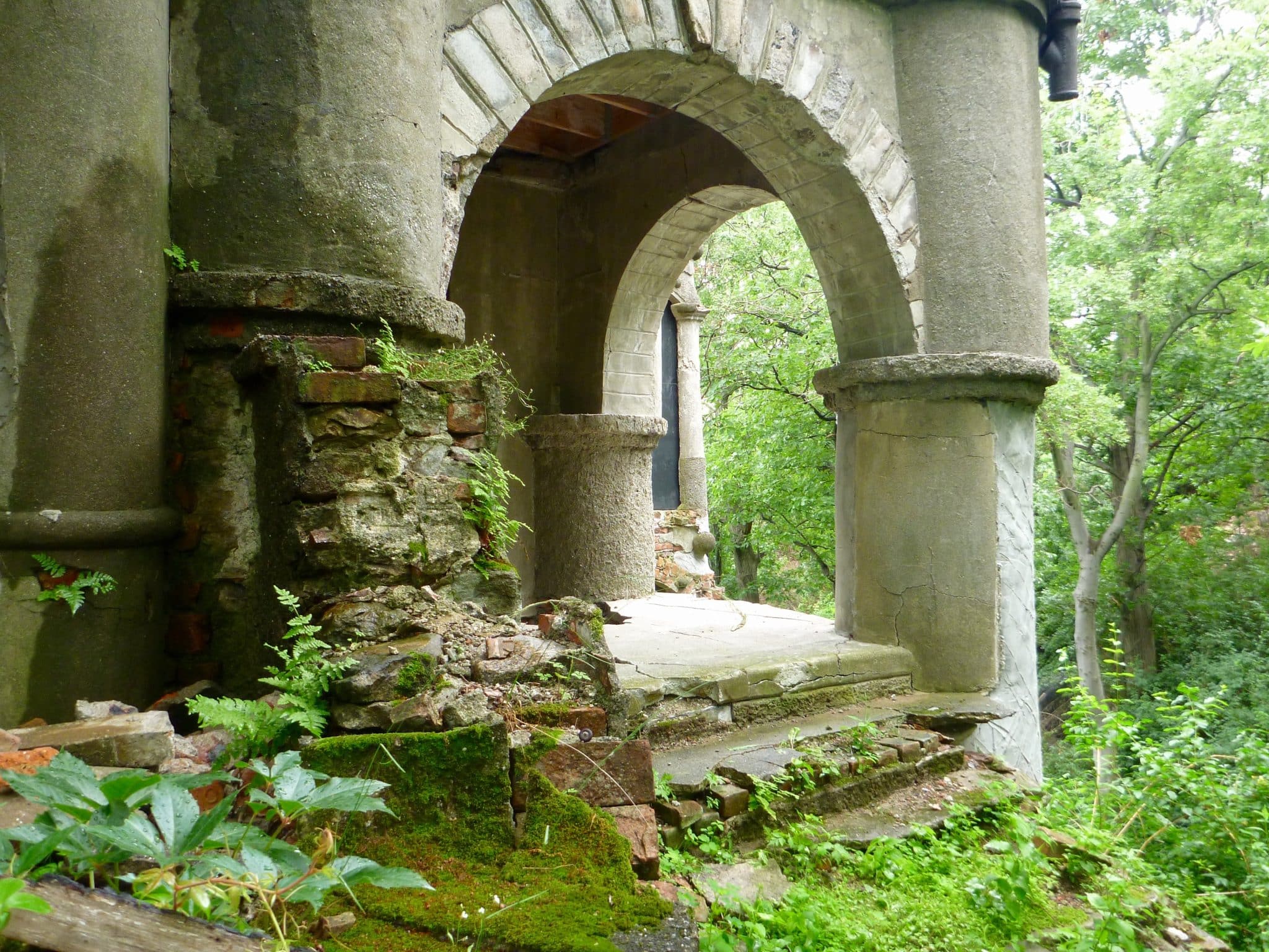 Touring The Ruins Of Bannerman Castle The Open Suitcase