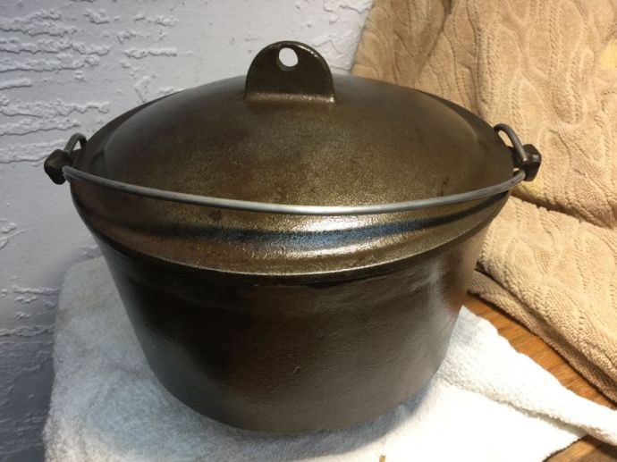 Smaller Cast Iron 3 Legged Pot with Lid The Packrats Den