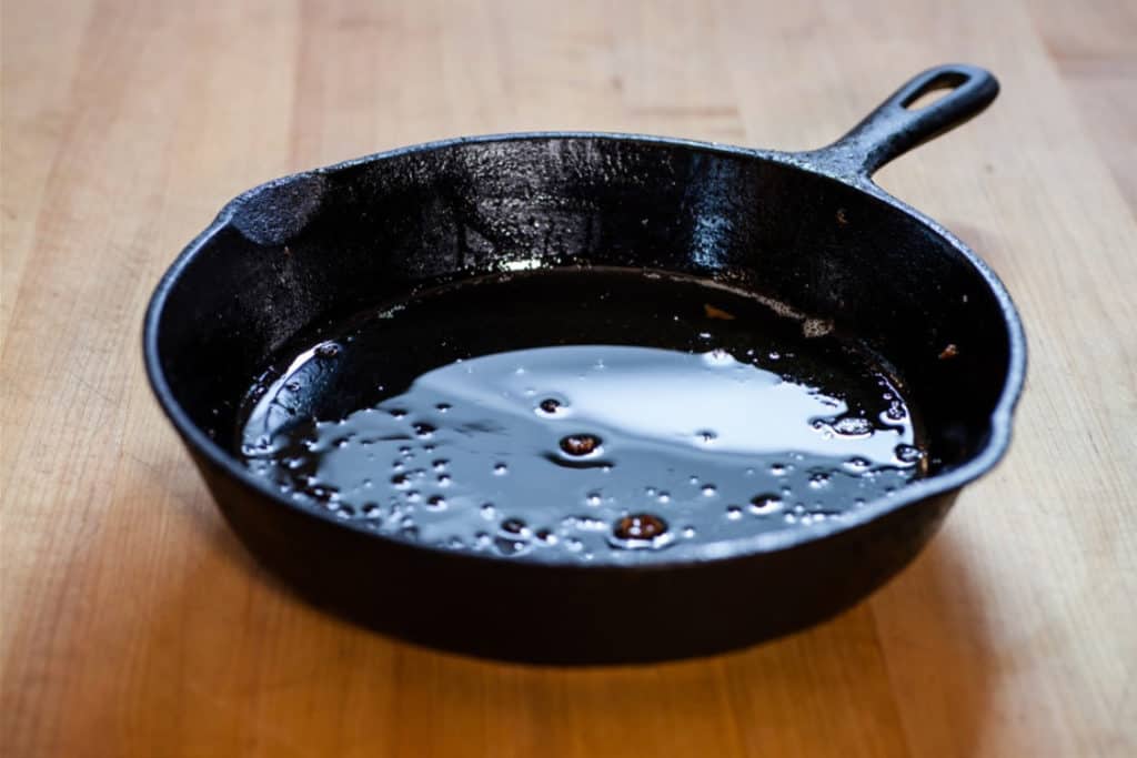 6 Methods To Clean Baked on Grease from Pans