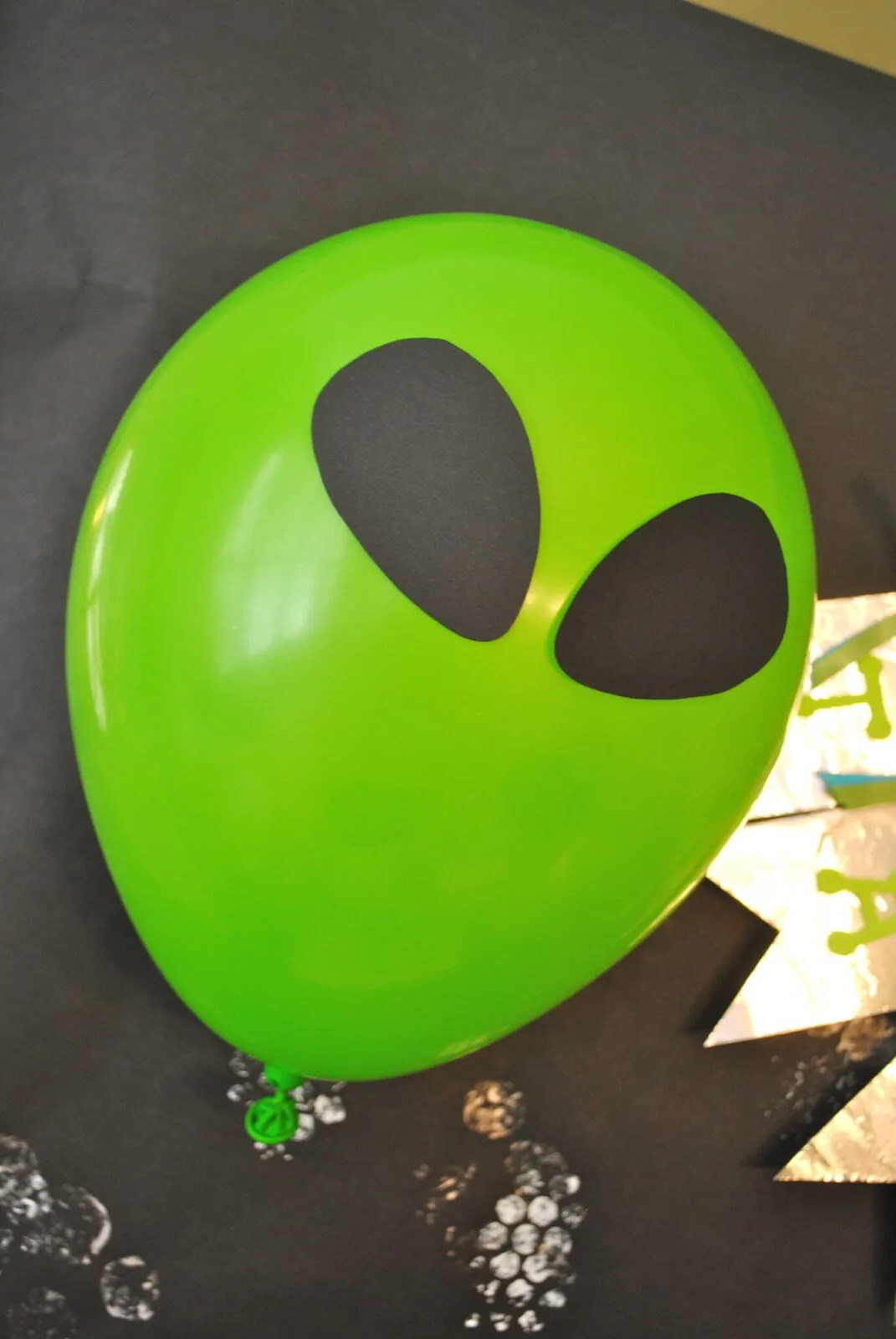 Tutorial Alien Life Dessert Table Backdrop & Decorations The Party