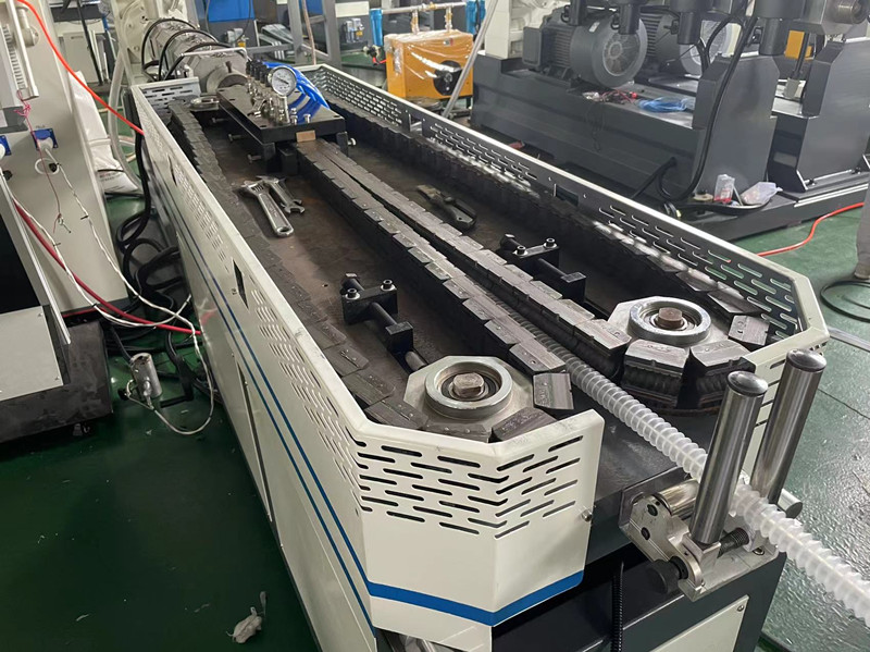 Plastic corrugated tube forming machine Qingdao Tongsanhegu plastic