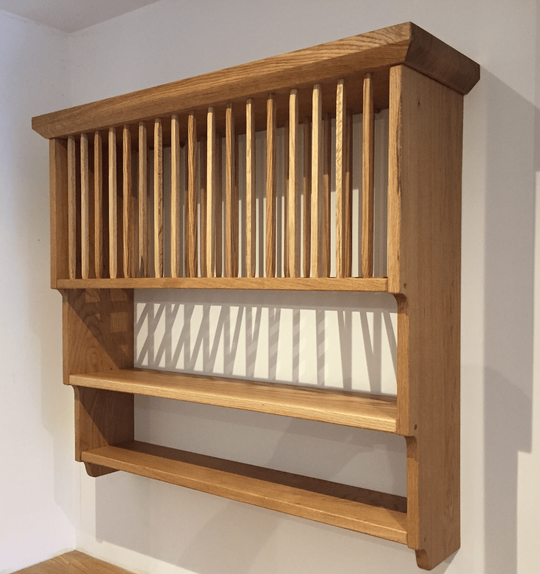 PINE PAINTED OAK PLATE RACK