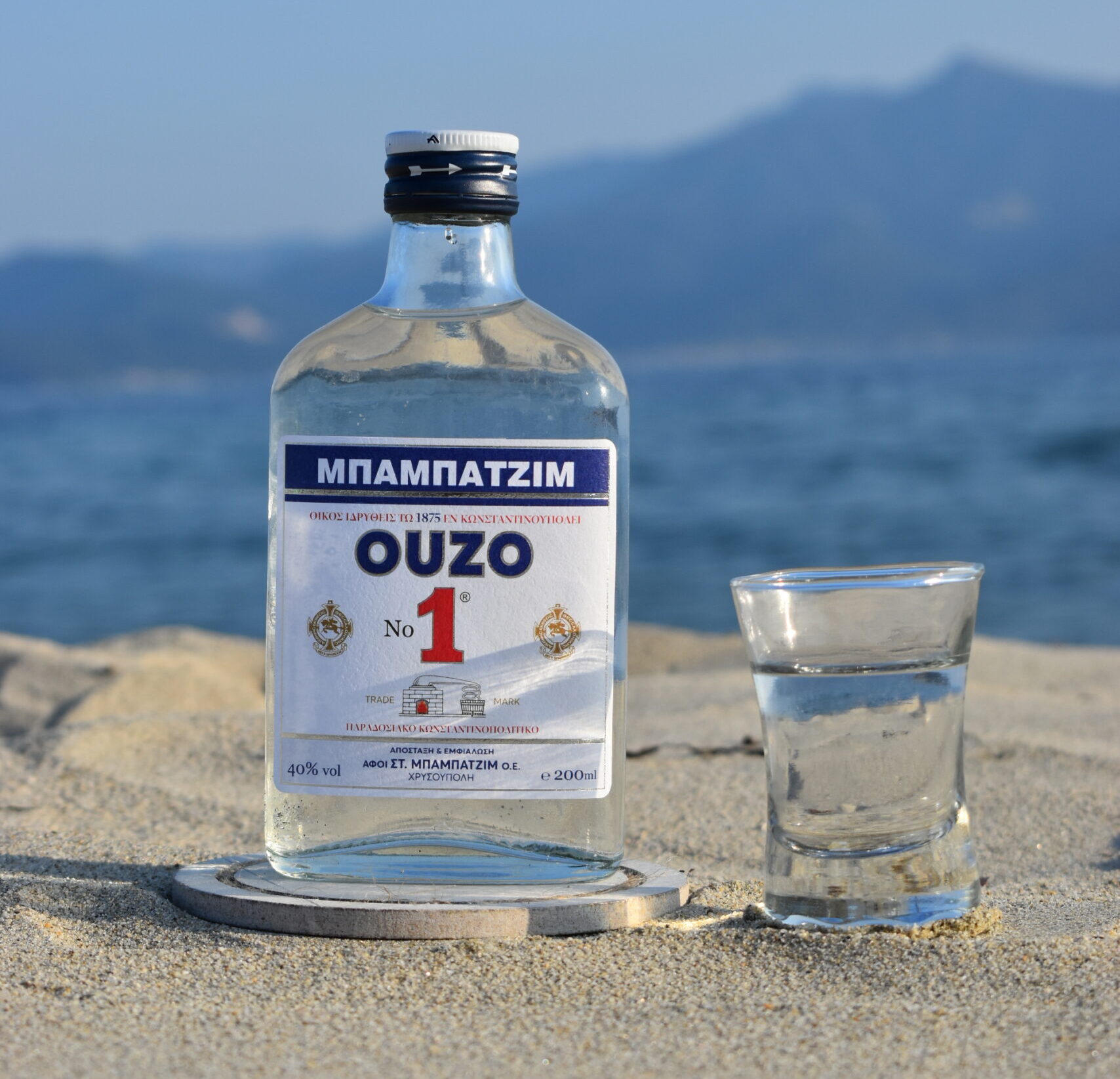 Babatzim el Ouzo griego con 148 años de destilación The Point