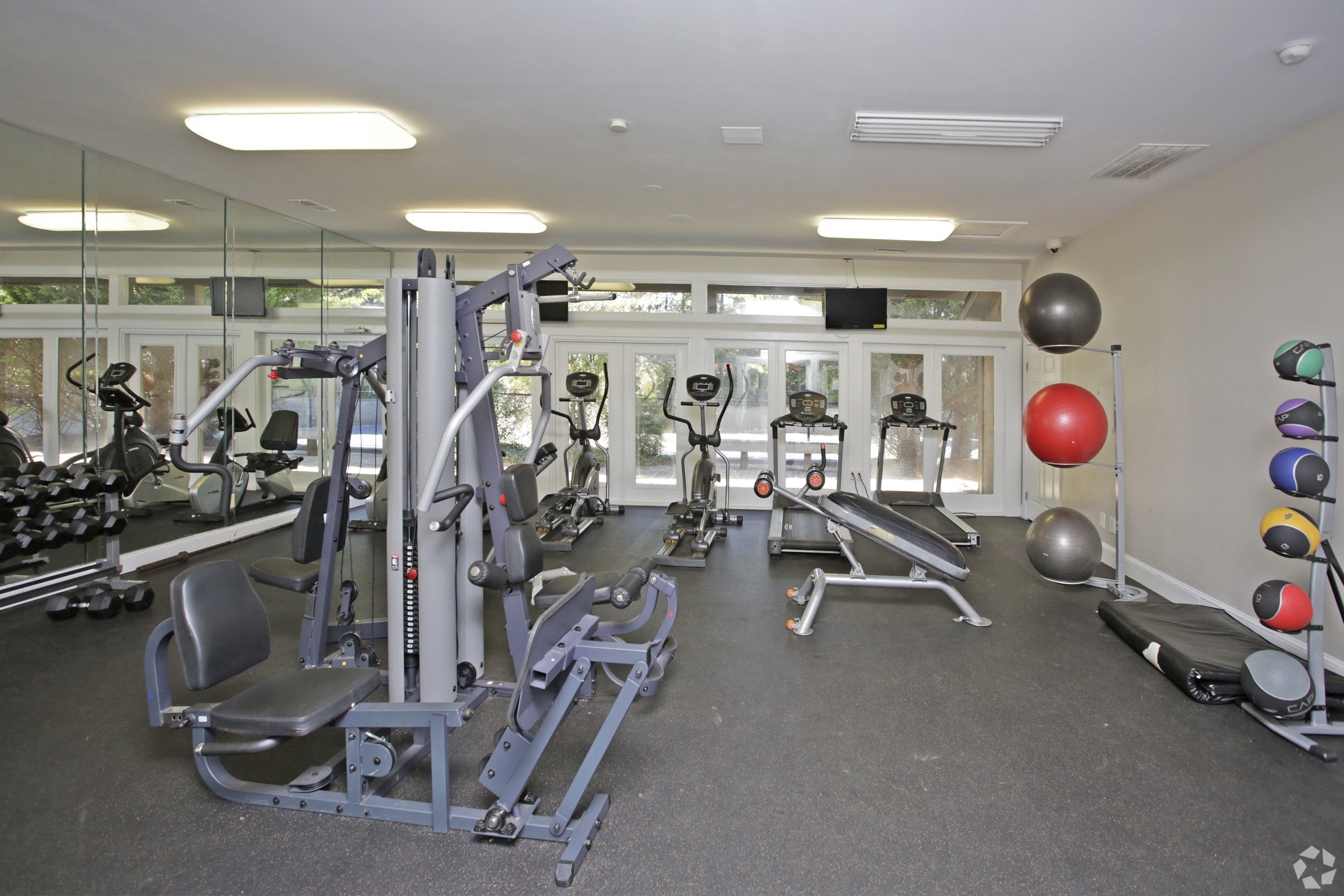 Community The Pointe Apartment Homes