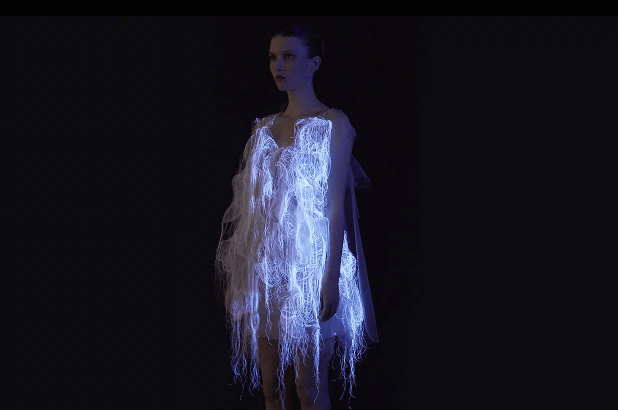 實驗未來服裝：時尚流動進化《Mode in Flux》展覽 POLYSH