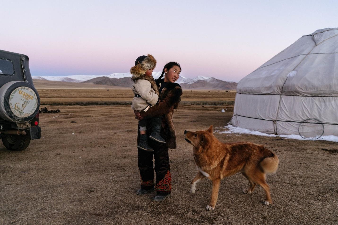 Photographer Captures One of the Last Female Eagle Hunters of Mongolia