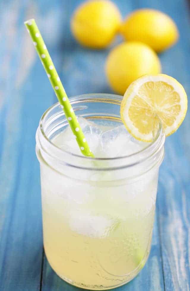 Old Fashioned Lemonade. The Pretty Bee