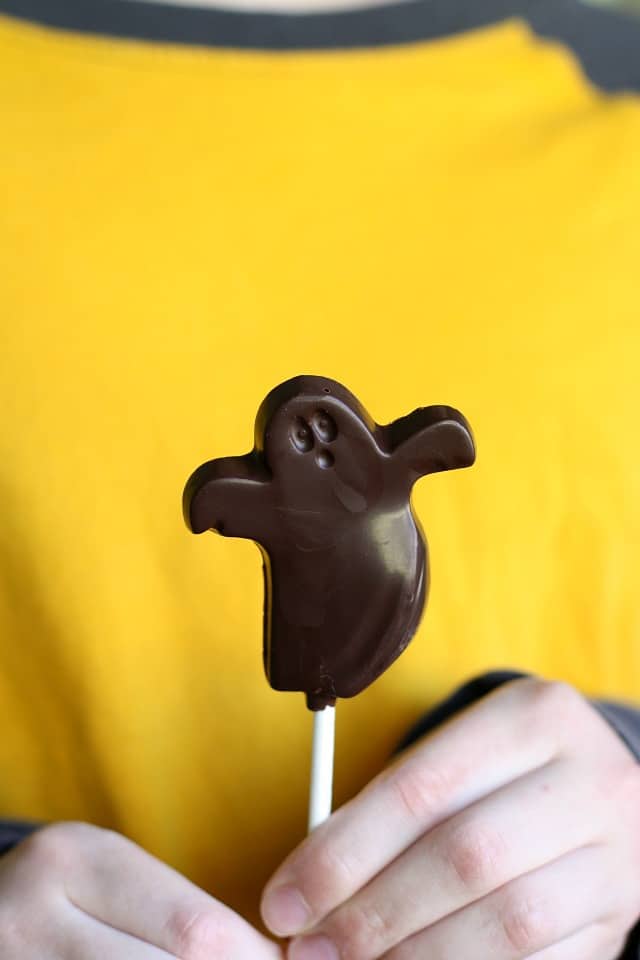 Halloween Chocolate Lollipops. The Pretty Bee