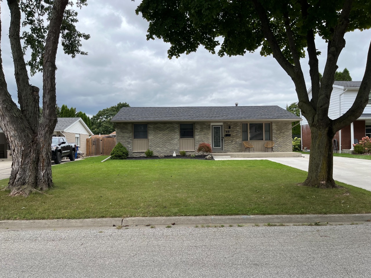 42 Daleview CrescentCONTACT