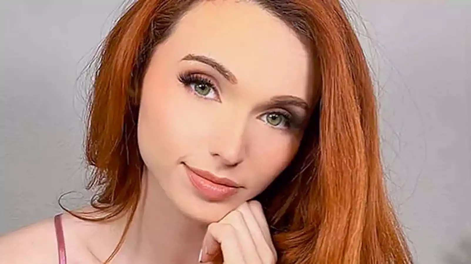 Amouranth Stunned as YouTube Deletes Main Channel Without Prior Notice(03)