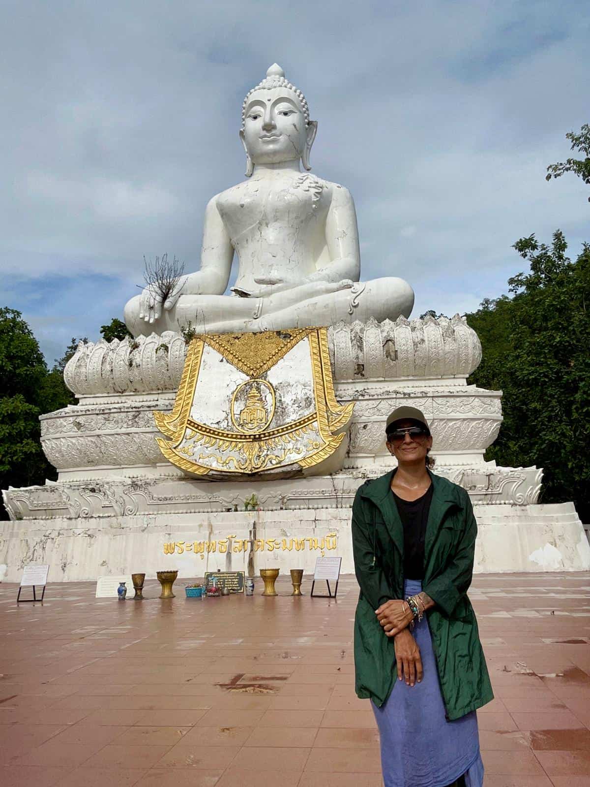 white buddha pai thailand