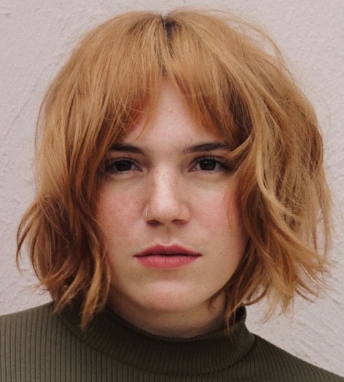 Shaggy Short Hair with Curtain Bangs Messy Short Bob with Bottleneck Bangs