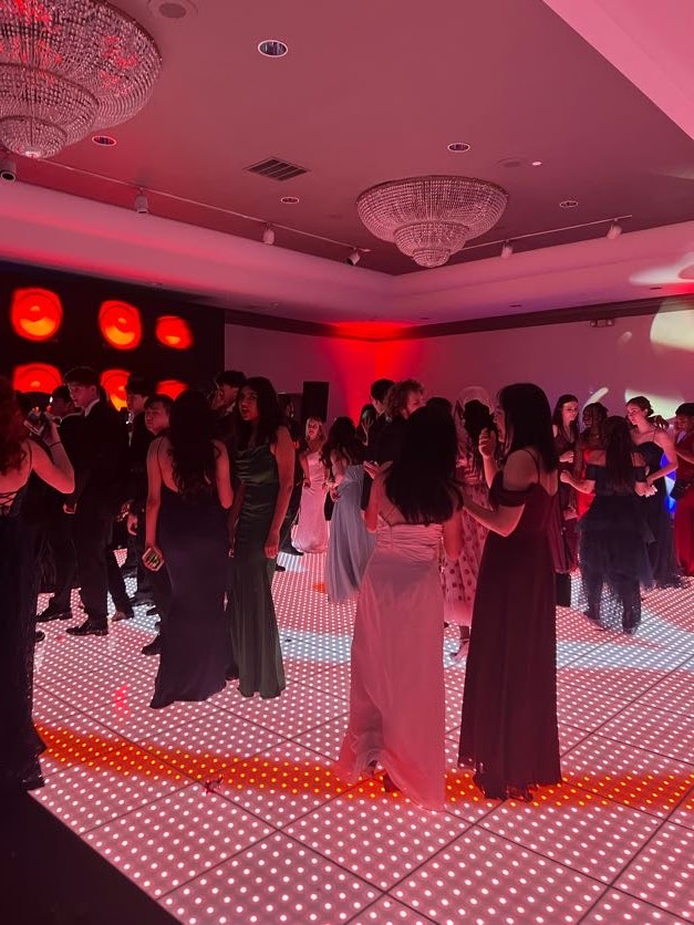 Photo Essay RM upperclassmen take on prom The Tide
