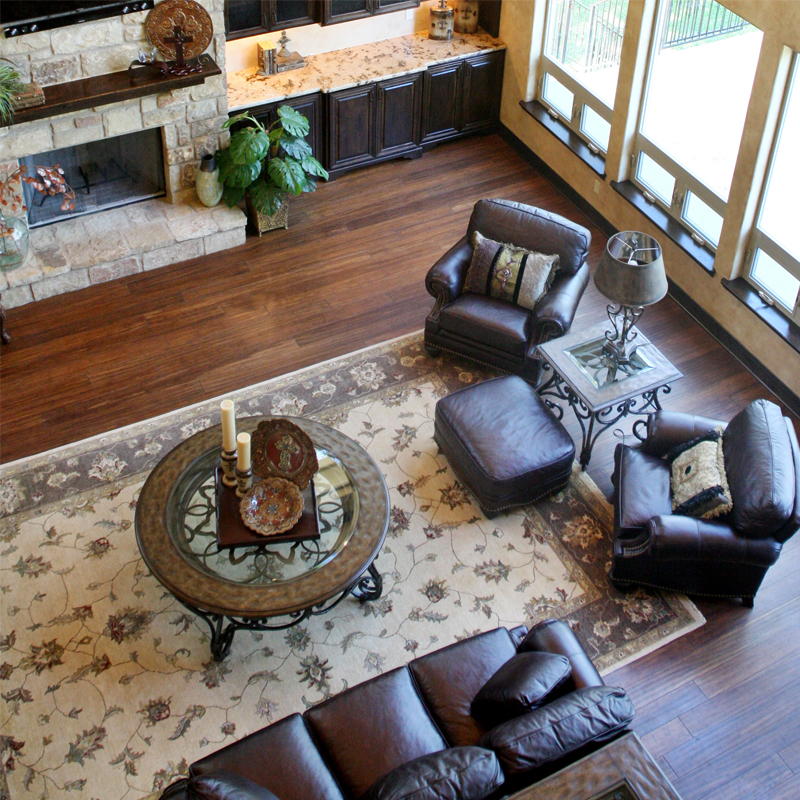 THE RUG QUEEN The Rug Queen gives your home the Royal Treatment.