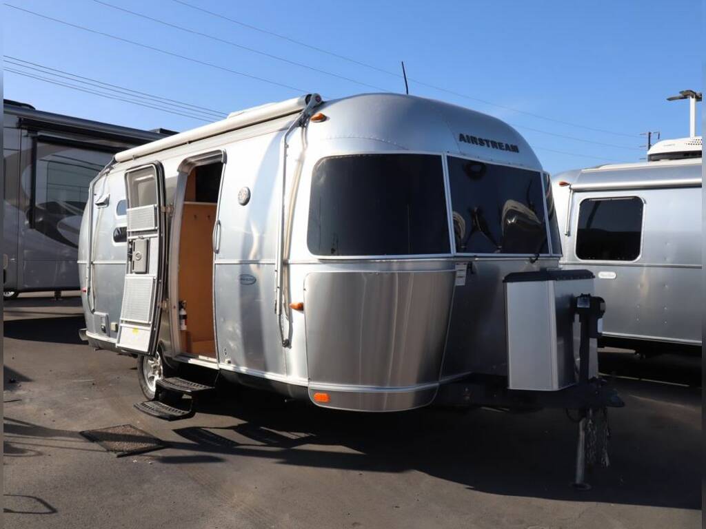 7 Amazing Used Airstreams from 3239K (RV Trader Monthly RoundUp