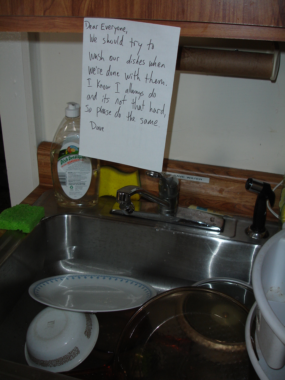 Note encourages roommates to wash dishes the scallion