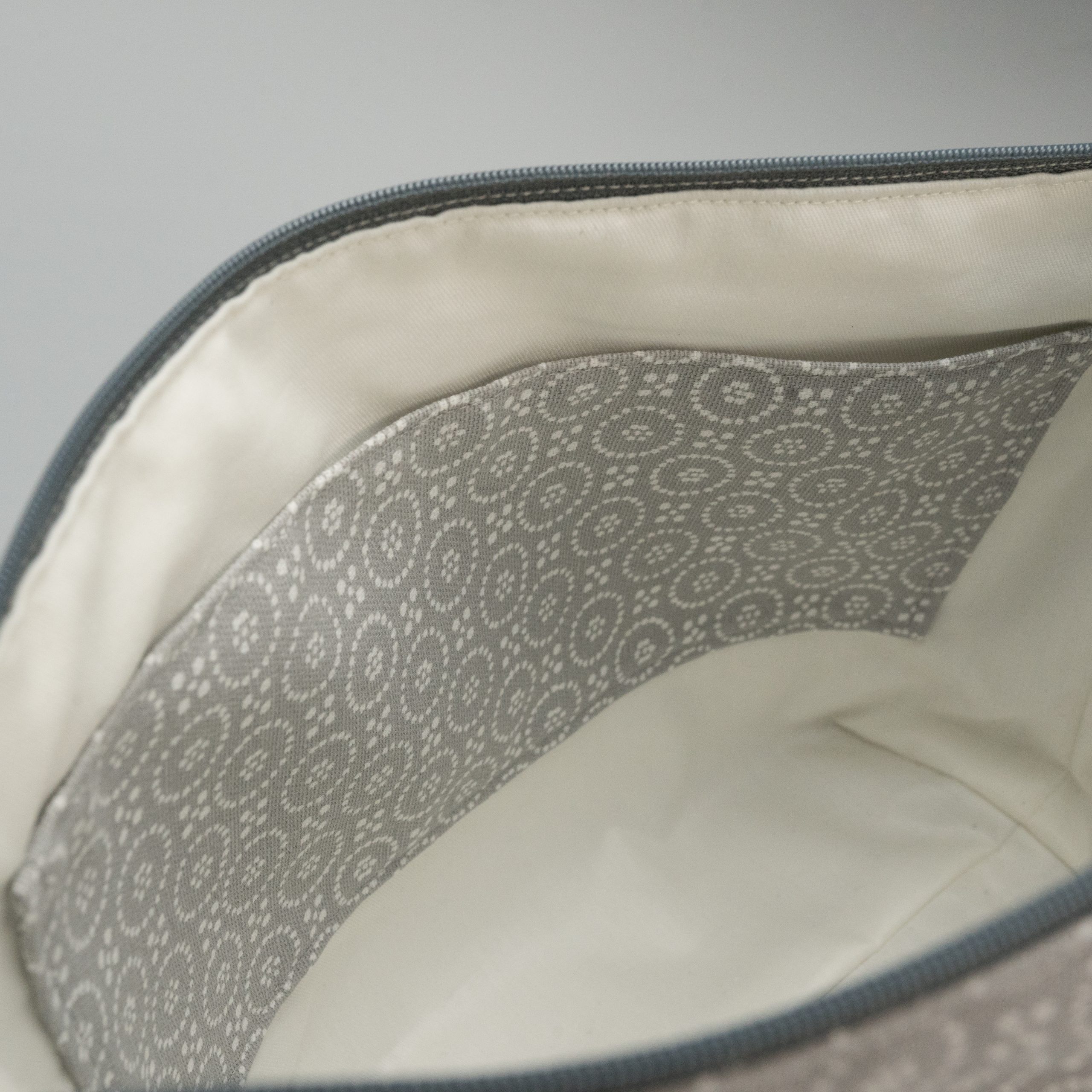 Dotted Large Wash Bag/Accessory Bag/Gadget Bag/Large Zipped Pouch