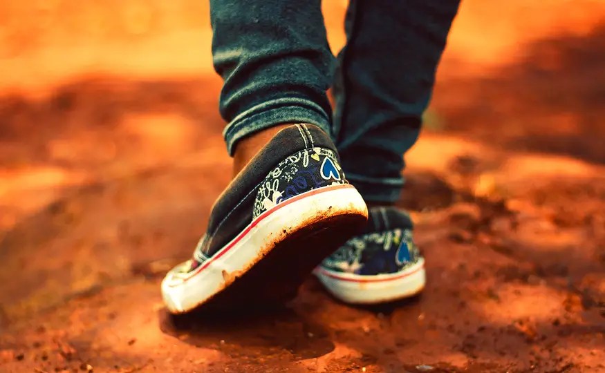 How To Keep Shoes From Creasing When Walking