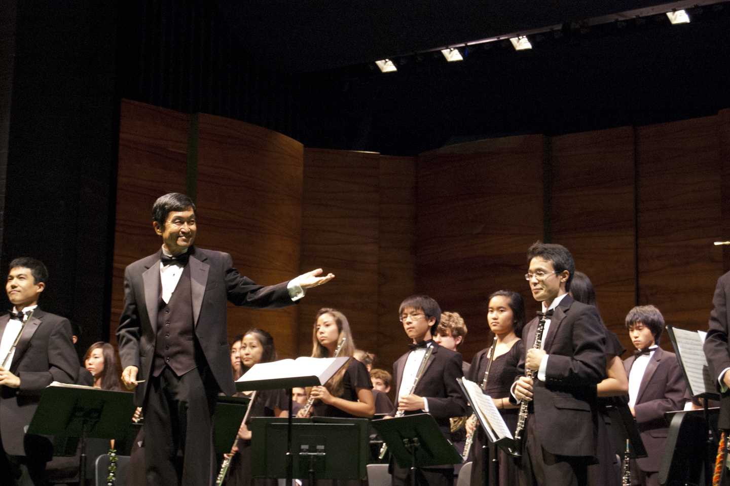 National Band Director, Michael Nakasone, draws a crowd to Punahou School Chaminade Silversword
