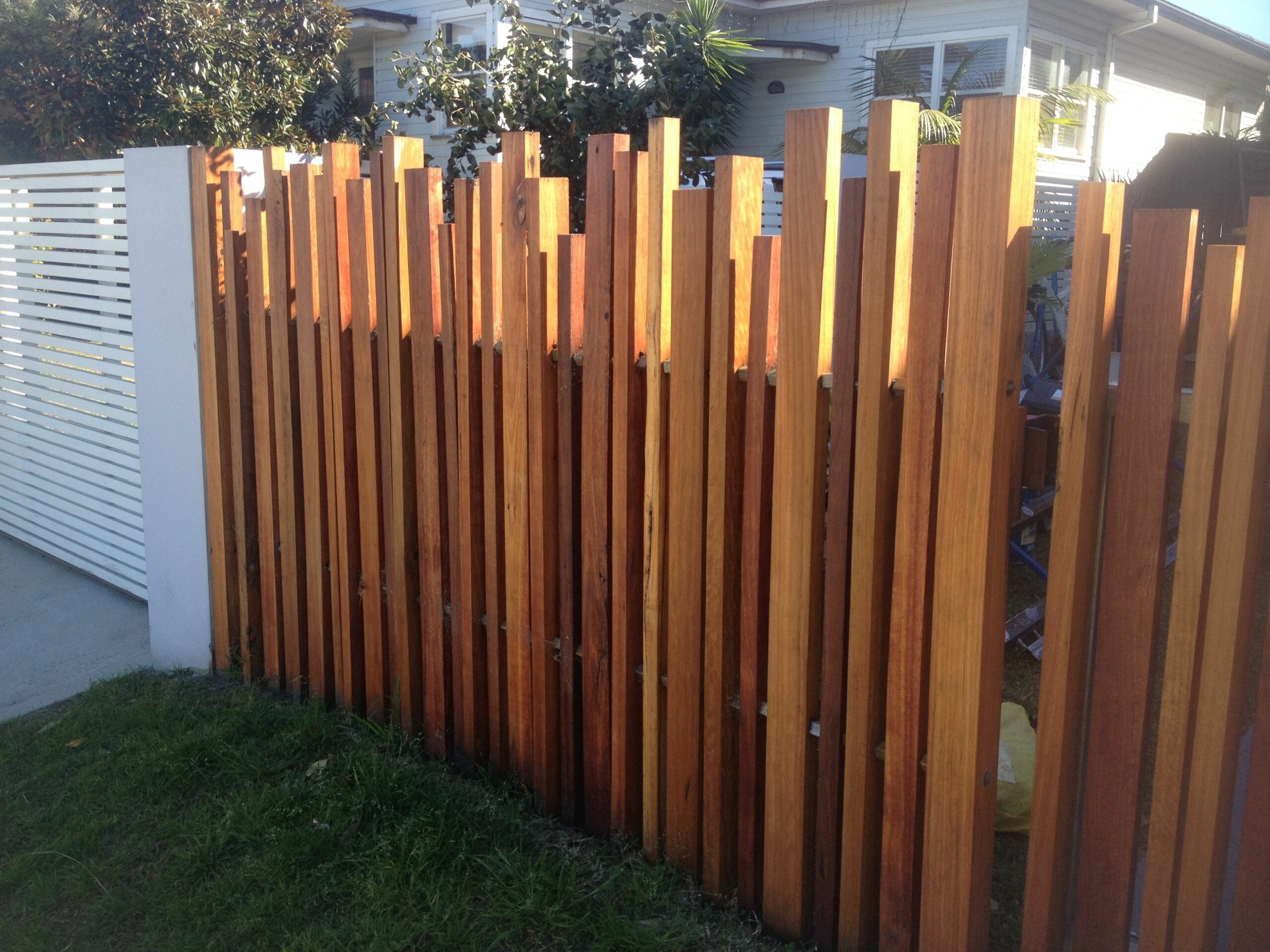 30 Cheapest and Easiest Fence to Install