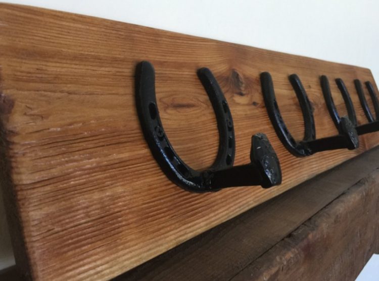 15 Creative Hat Rack Ideas (+ Pros Cons) for Cozier Home