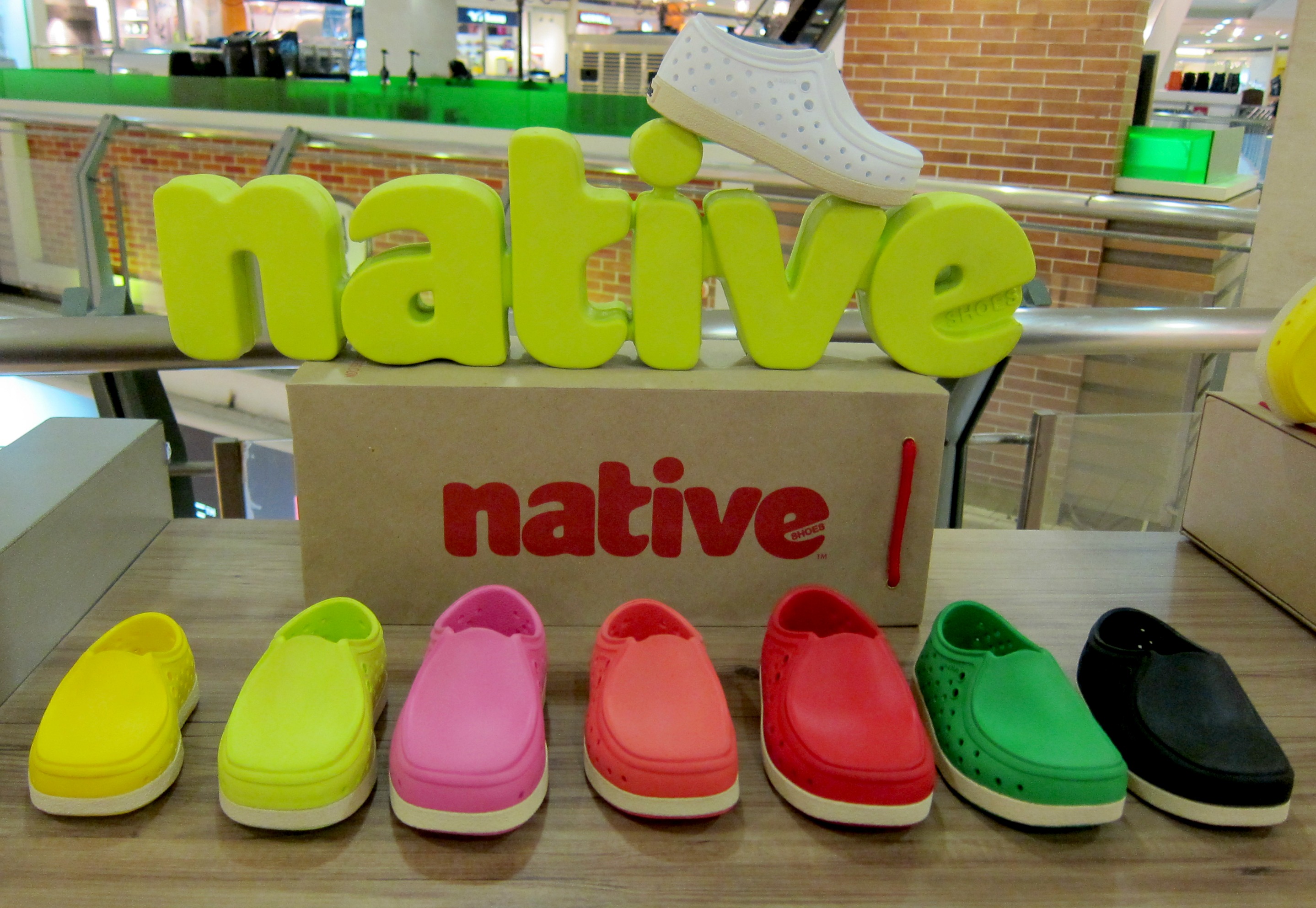 Native Shoes Keep it Lite! The Soshal Network