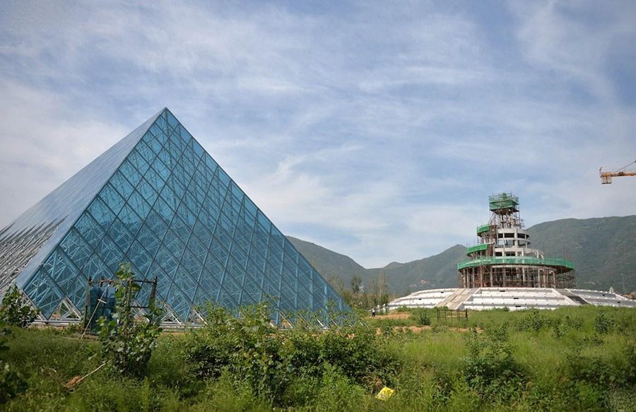 China’s fake Louvre, prehipster Brooklyn and more from across the web