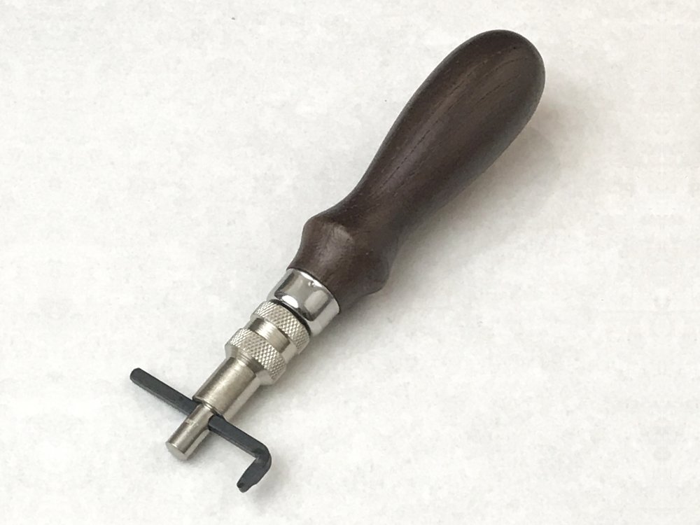 Stitching groover The Spoon Crank