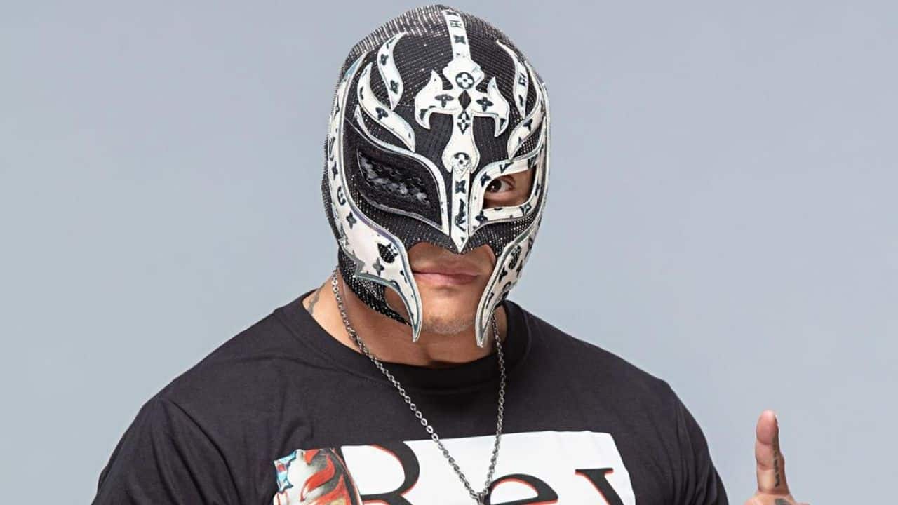 Who is Angie Gutierrez wife of Rey Mysterio, bio, age, height, husband(028)