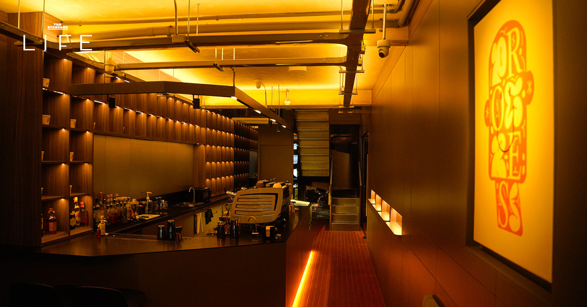 Progress Cafe & Bar บาร์ค็อกเทลและคาเฟ่ใต้ร้านสักในไวบ์อารีย์ซิตี้