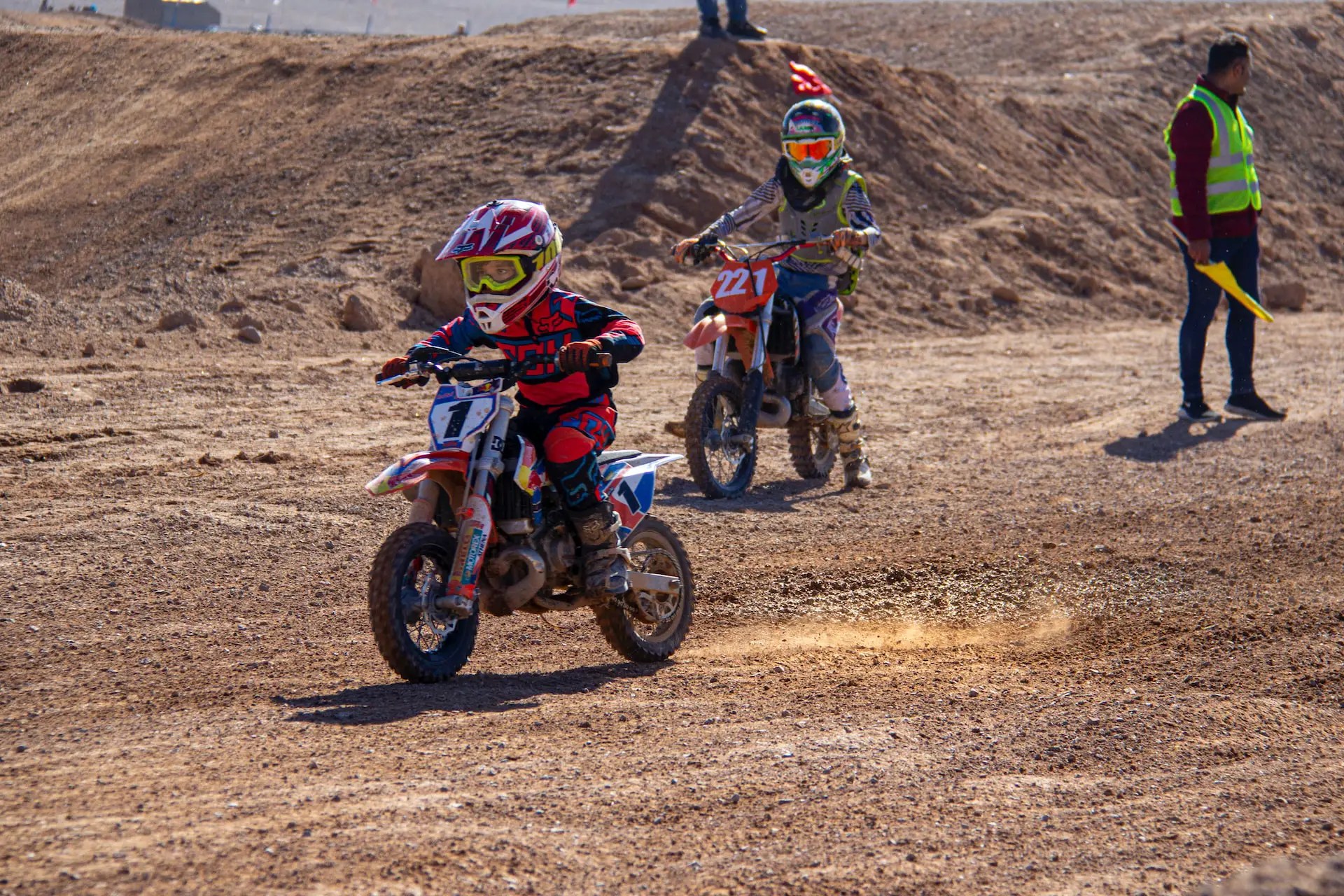 How To Ride A Dirt Bike A Beginners Guide On Riding Dirt Bikes