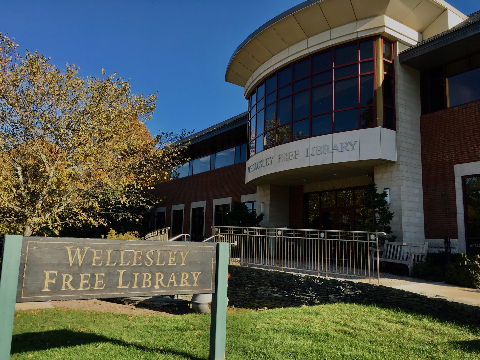 Wellesley Library locations and hours — November 2019 The Swellesley