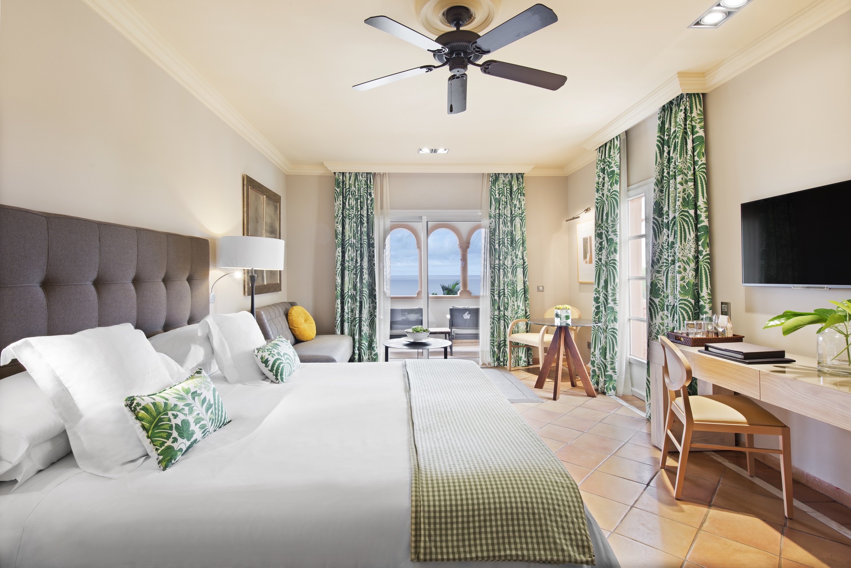 THE GRAN HOTEL BAHÍA DEL DUQUE RENOVATES THE LOOK OF ITS SEA VIEW