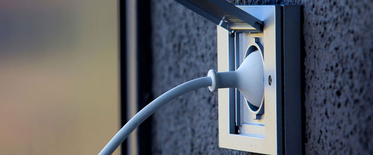 Connecting Outdoor Lighting To A Socket [Do It Yourself]