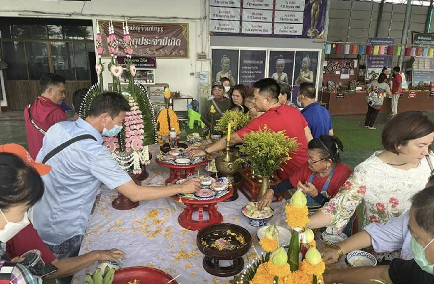 Miracle numbers appear at Chiang Mai temple during candlelit ceremony